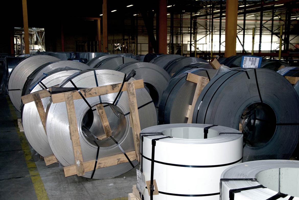 Rouleaux de métal dans l'usine BCI
